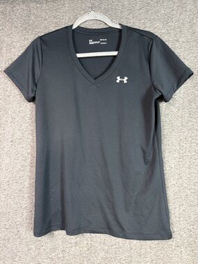 Under Armour HeatGear Black V Neck Tee Athletic Top Sz M NWOT Loose Fit T-Shirt